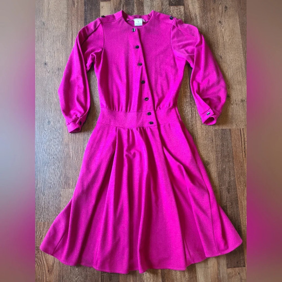 Vintage long sleeve dress with asymmetric buttons - Picture 1 of 7
